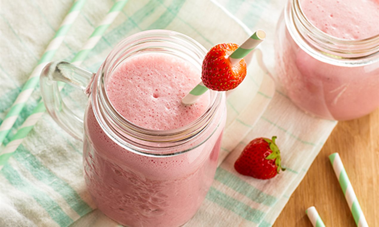 Batido de banana, fresa y yogur