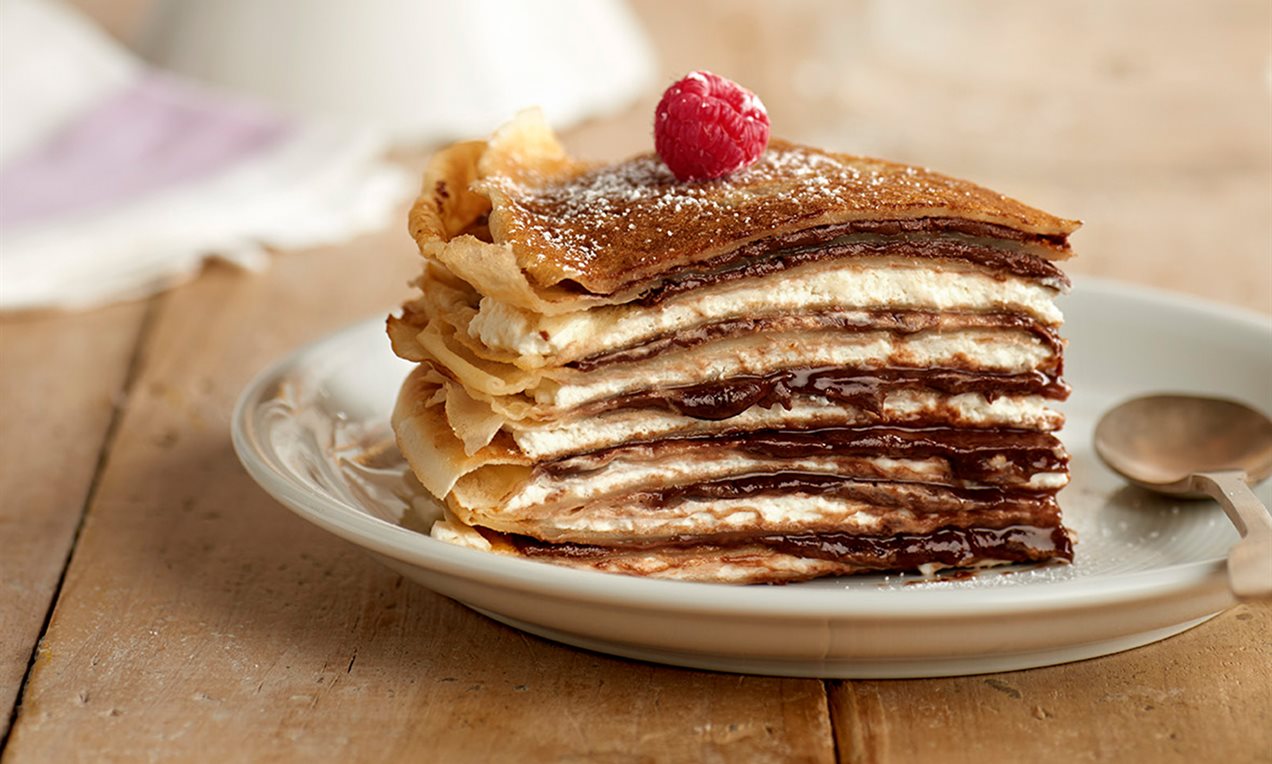 Tarta de Crepes con Nutella y nata
