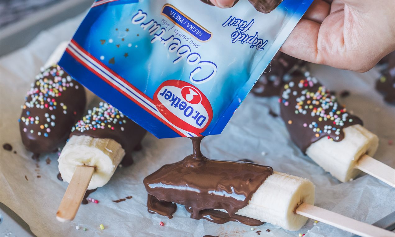 Piruletas de plátano y chocolate