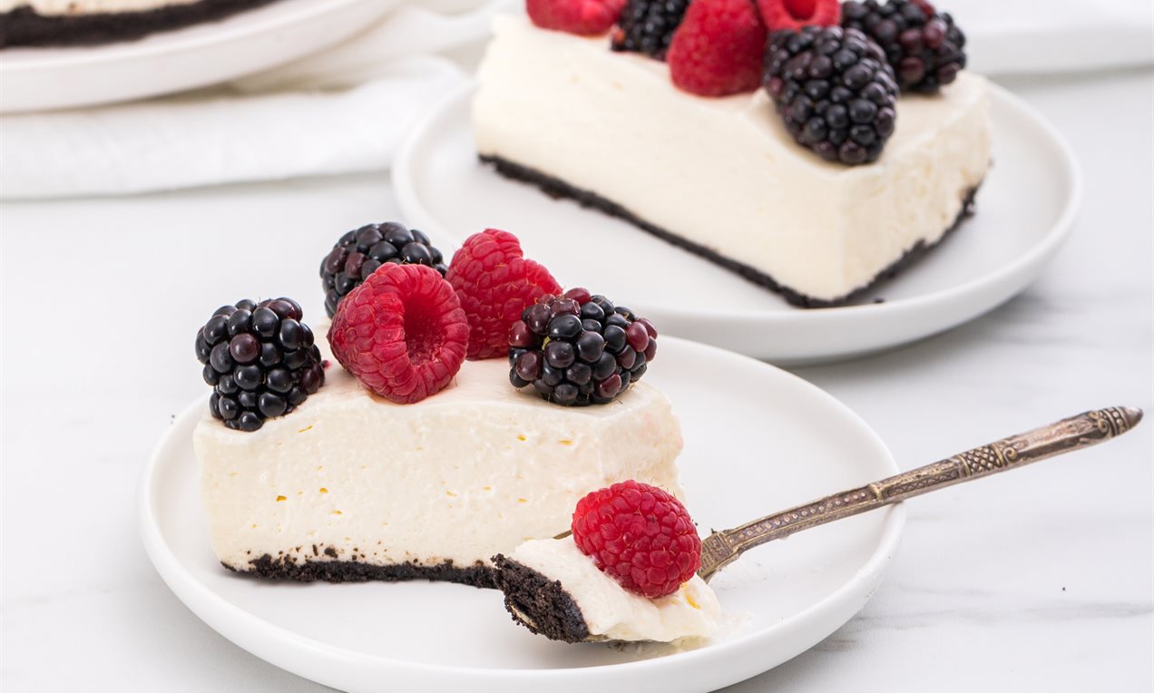 Tarta de queso sin horno de frambuesas y moras