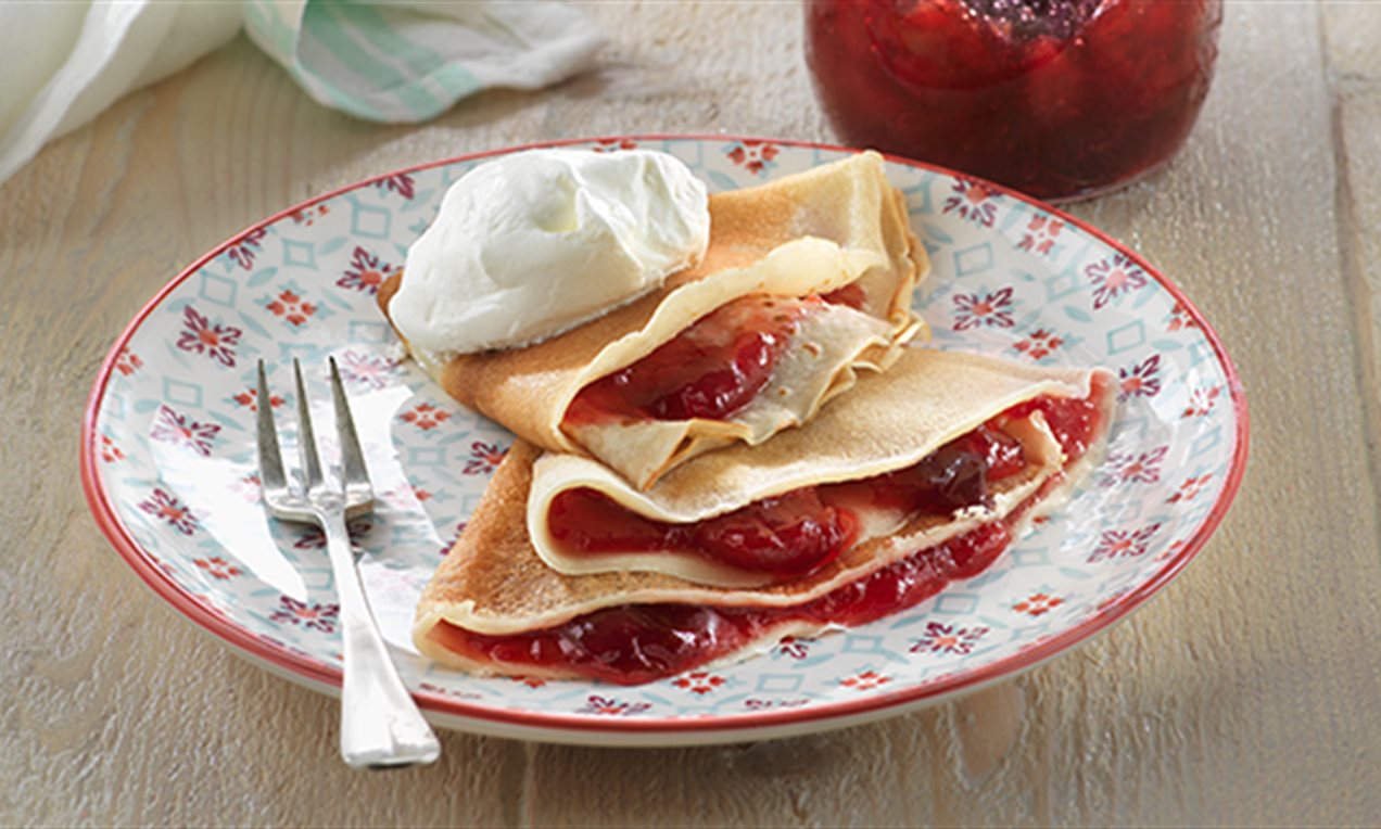 Crepes con mermelada de cereza