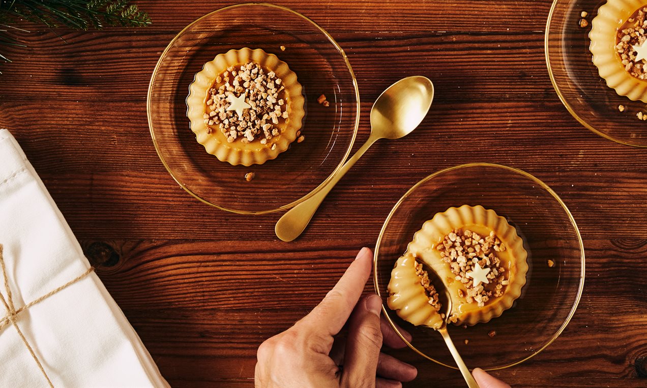 Flan de turrón con almendras crocanti