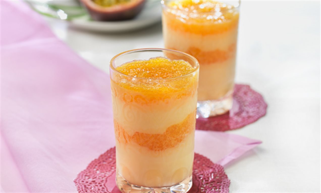 Copa de Coco y frutas tropicales