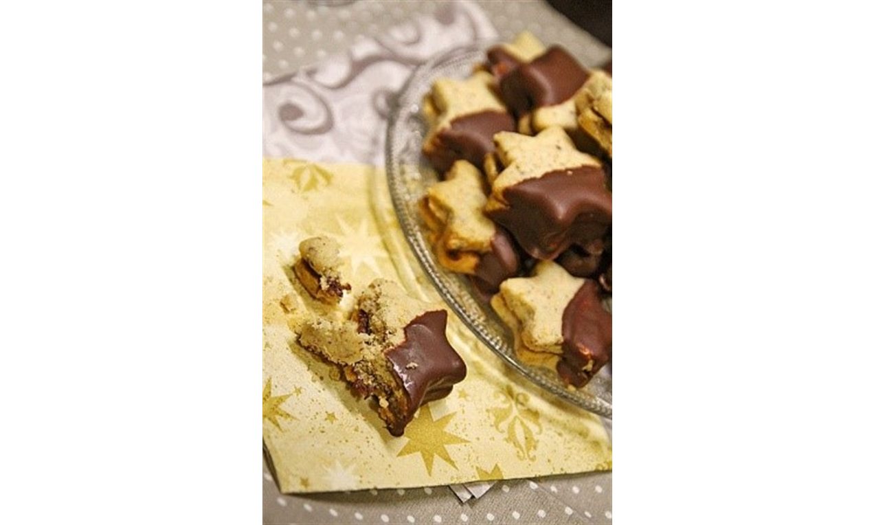 Galletas de almendra con mermelada y chocolate