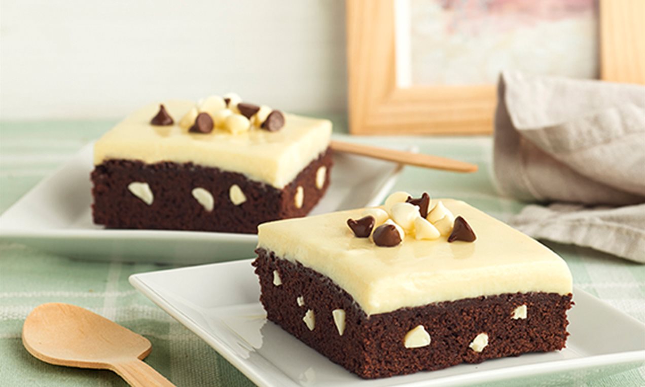 Brownie con mousse de chocolate blanco